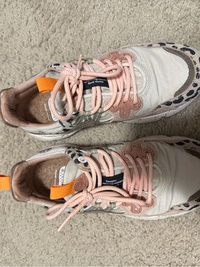 Flower Mountain Shoes- Great condition